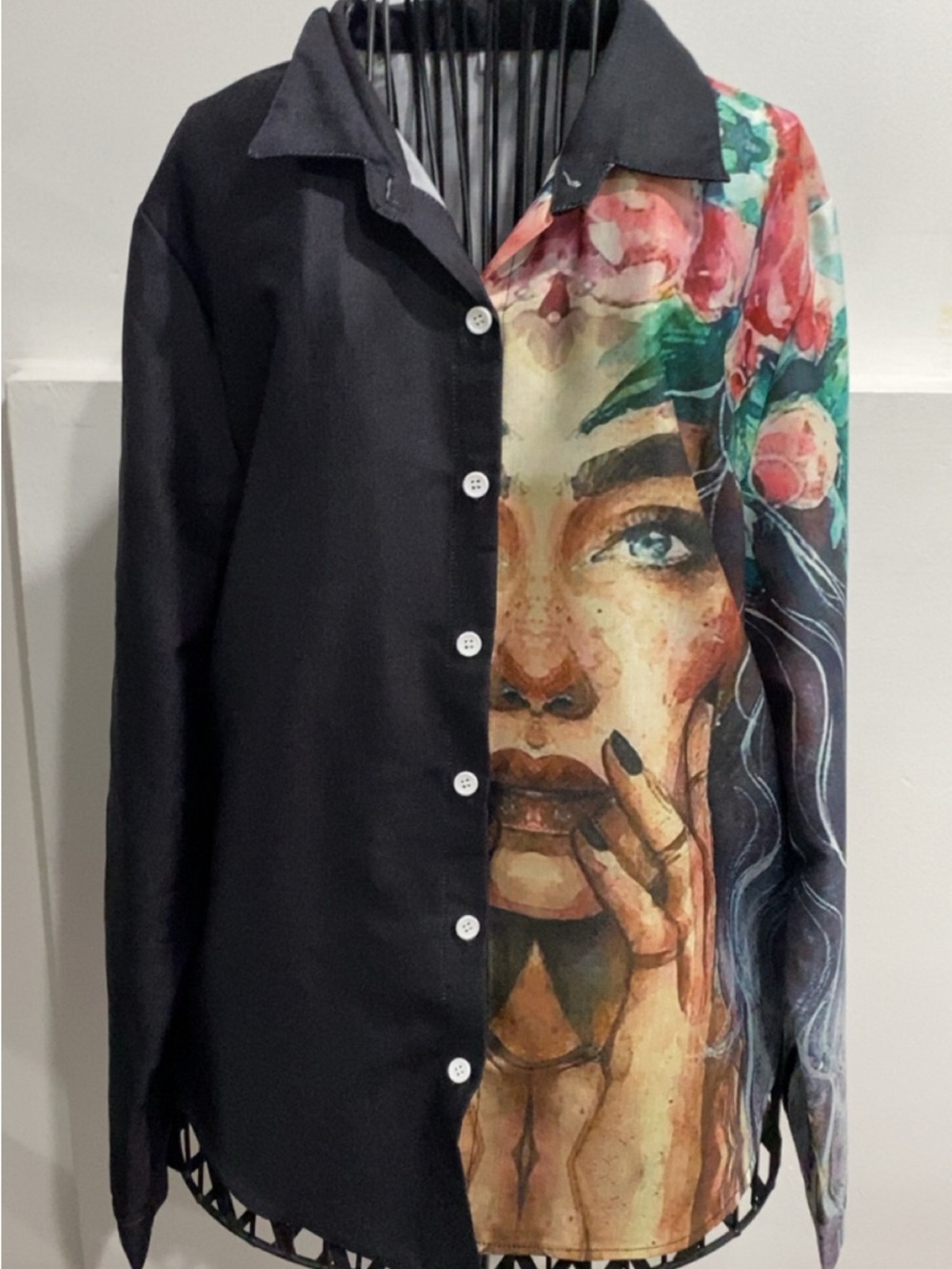 Art-Print Button-Up Blouse in Black and Multicolor Abstract Size L - Picture 3 of 8